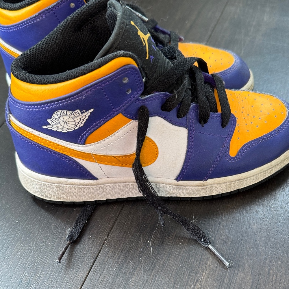 Jordan Kids
Air Jordan 1 Mid "Lakers" sneaker - Picture 3 of 5